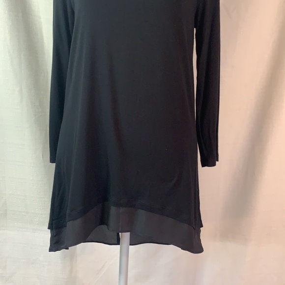 The Limited Black Tunic Length Split Back Top - Picture 5 of 10
